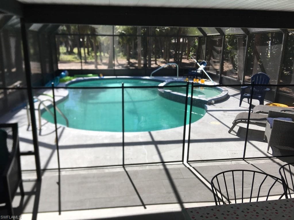 6060 Golden Oaks Ln, Naples, FL 34119-6