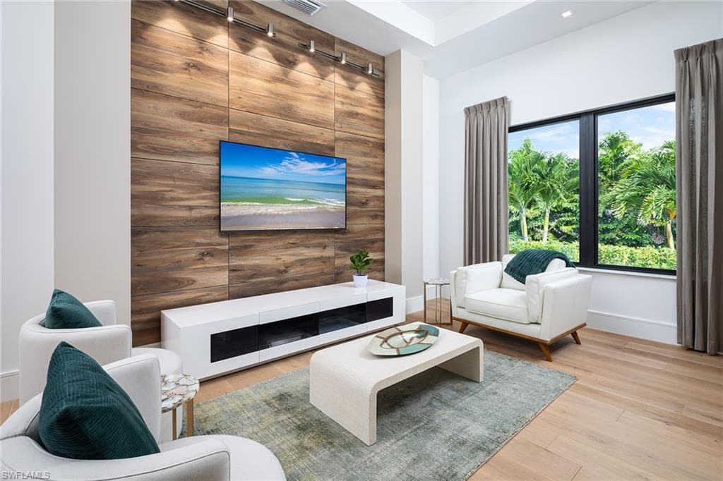 494 Gordonia Rd, Naples, FL 34108-16