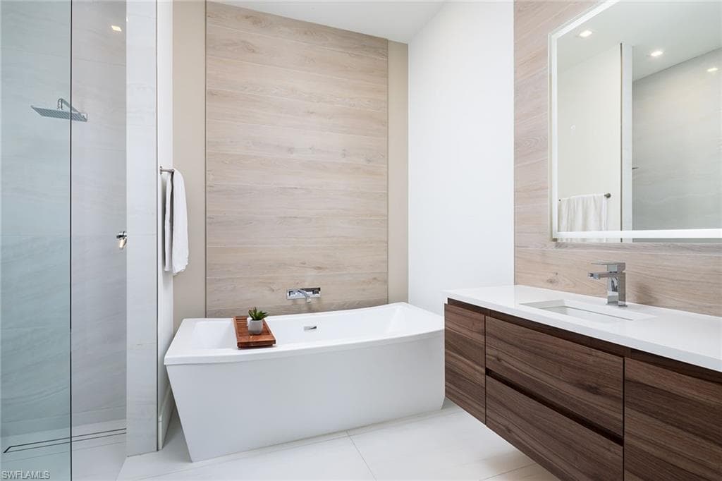 494 Gordonia Rd, Naples, FL 34108-22