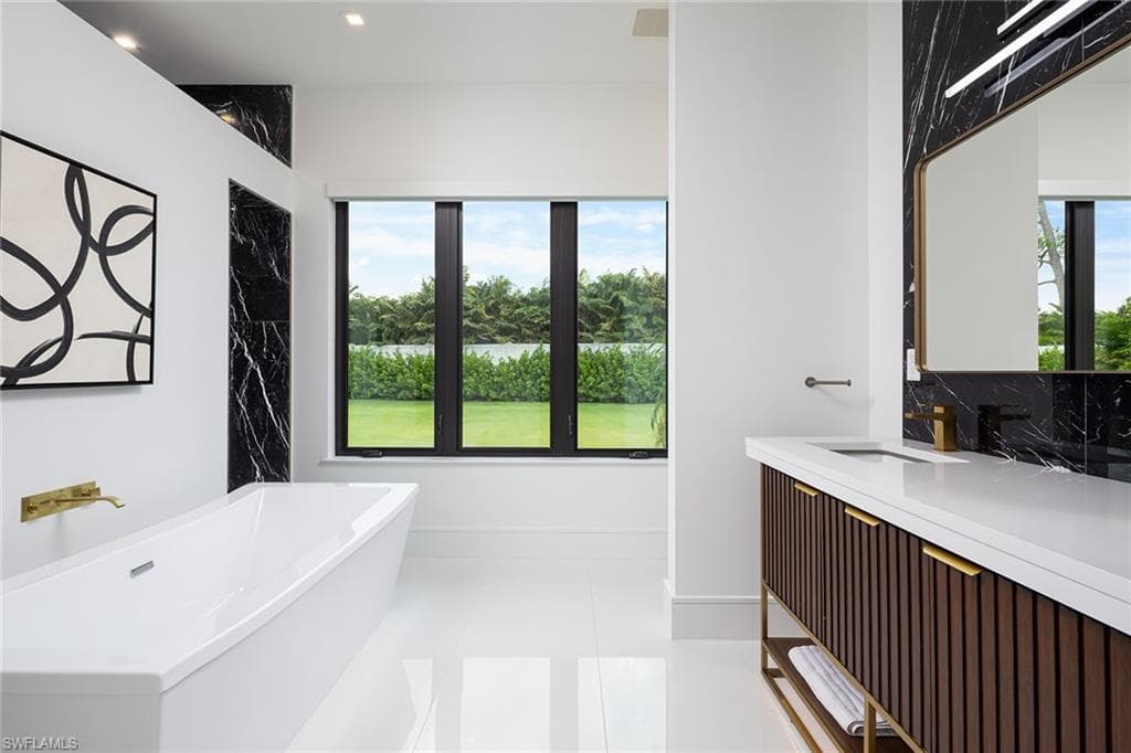 494 Gordonia Rd, Naples, FL 34108-25