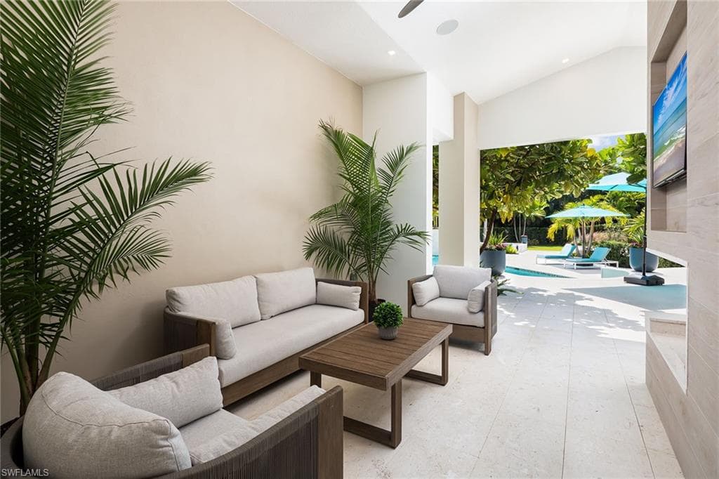 494 Gordonia Rd, Naples, FL 34108-32