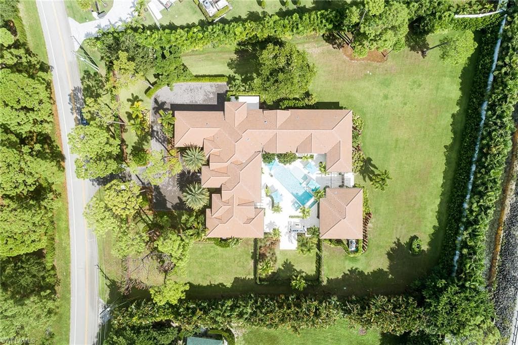494 Gordonia Rd, Naples, FL 34108-37