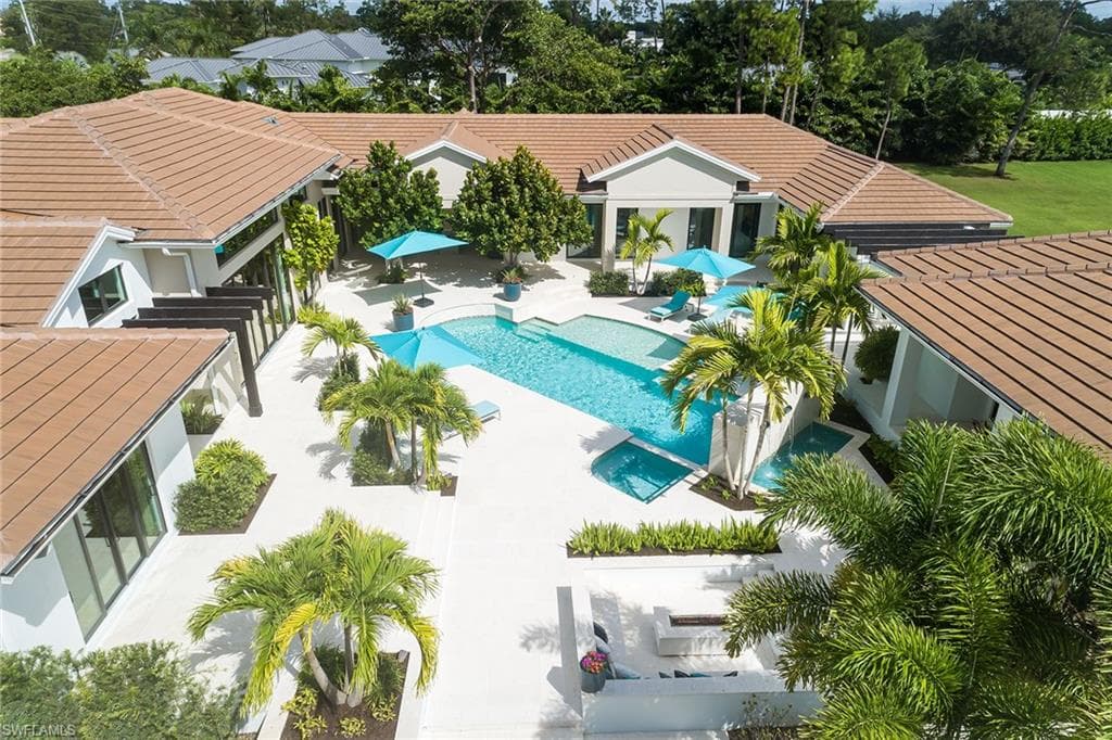 494 Gordonia Rd, Naples, FL 34108-41