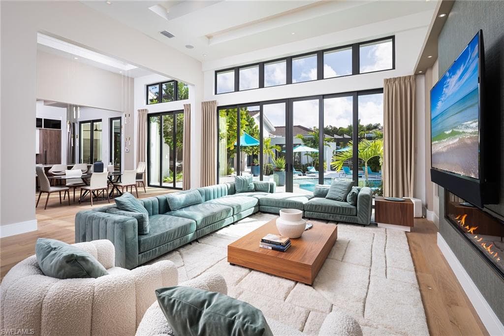 494 Gordonia Rd, Naples, FL 34108-5