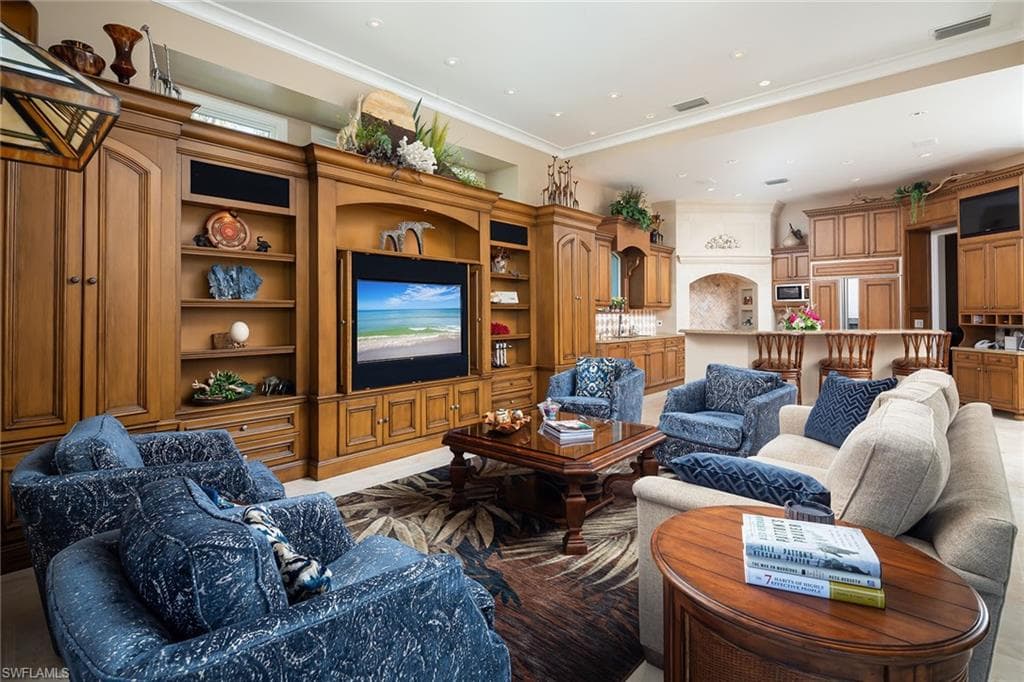 980 Barcarmil Way, Naples, FL 34110-15