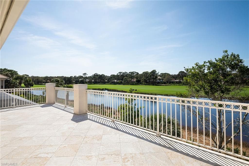 980 Barcarmil Way, Naples, FL 34110-29