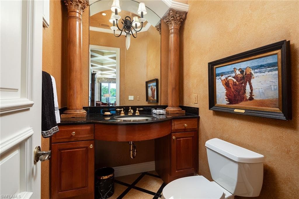 980 Barcarmil Way, Naples, FL 34110-30