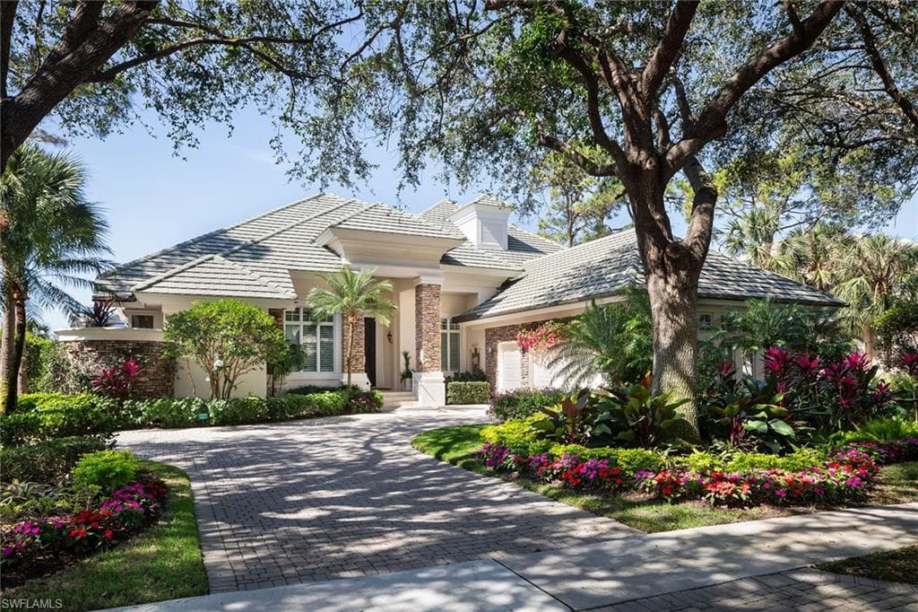 980 Barcarmil Way, Naples, FL 34110-40