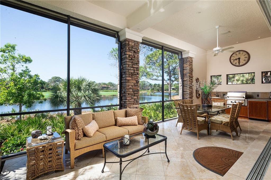 980 Barcarmil Way, Naples, FL 34110-5