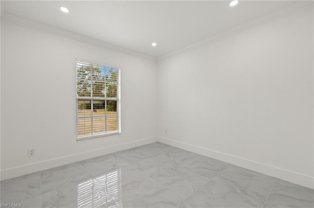 3821 10th Ave NE, Naples, FL 34120-5
