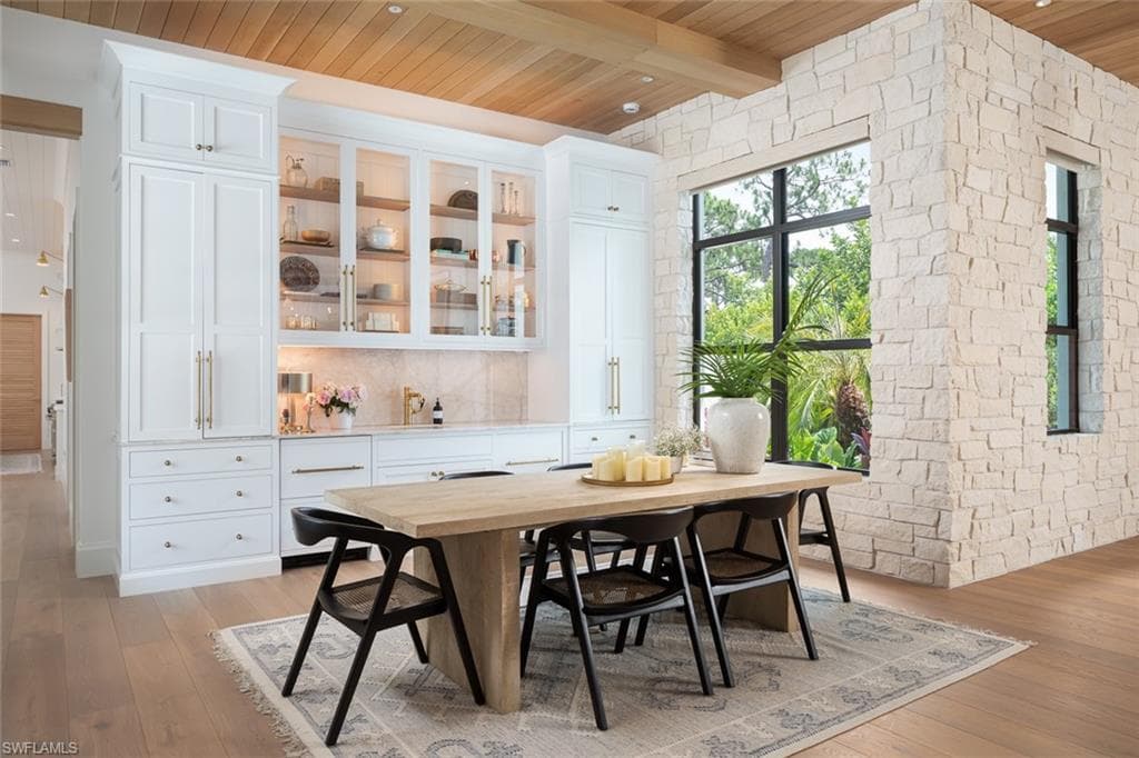 186 North St, Naples, FL 34108-18