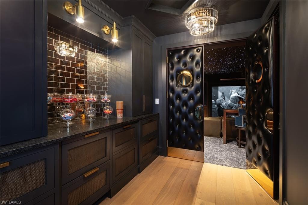 186 North St, Naples, FL 34108-25