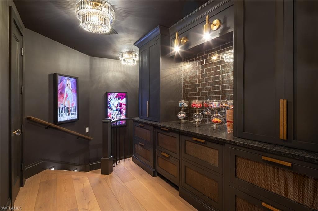 186 North St, Naples, FL 34108-26