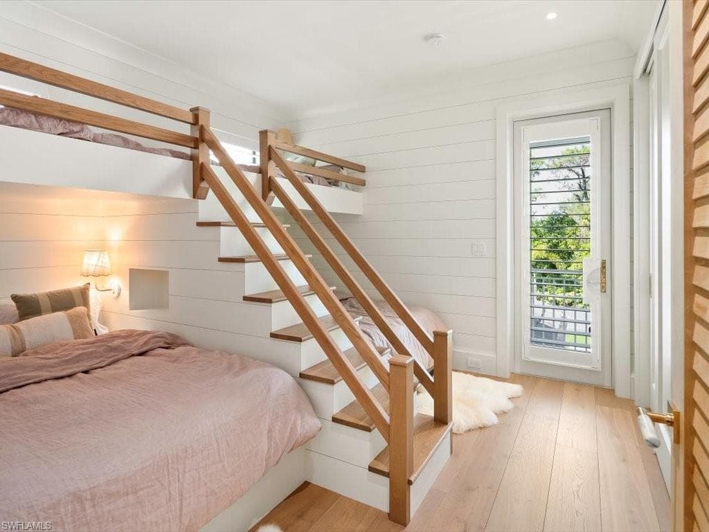 186 North St, Naples, FL 34108-32