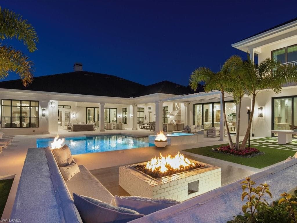 186 North St, Naples, FL 34108-2