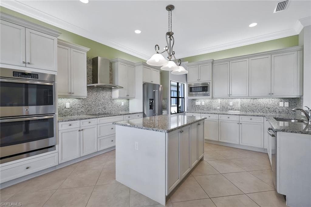 3384 Atlantic Cir, Naples, FL 34119-8