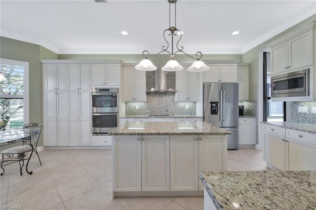 3384 Atlantic Cir, Naples, FL 34119-7
