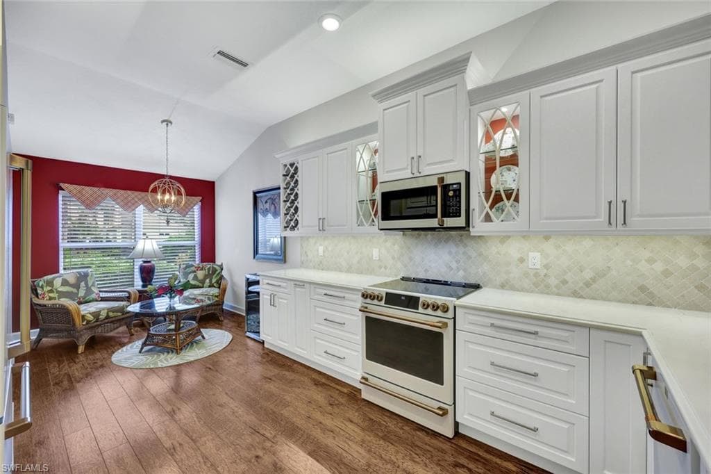 5867 Northridge Dr N A8, Naples, FL 34110-3