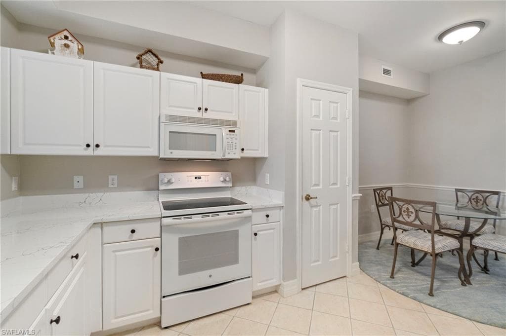 3977 Bishopwood Ct E 104, Naples, FL 34114-12