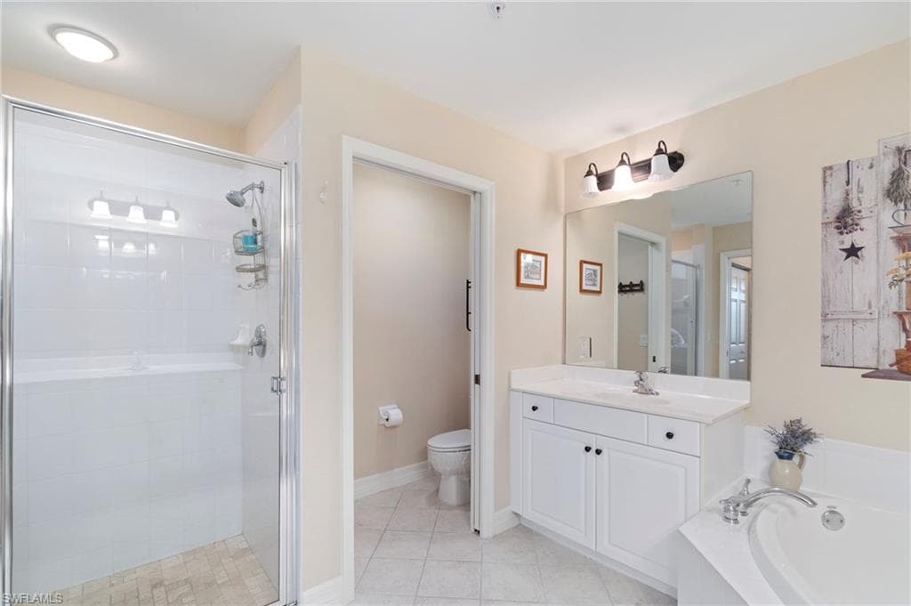 3977 Bishopwood Ct E 104, Naples, FL 34114-18
