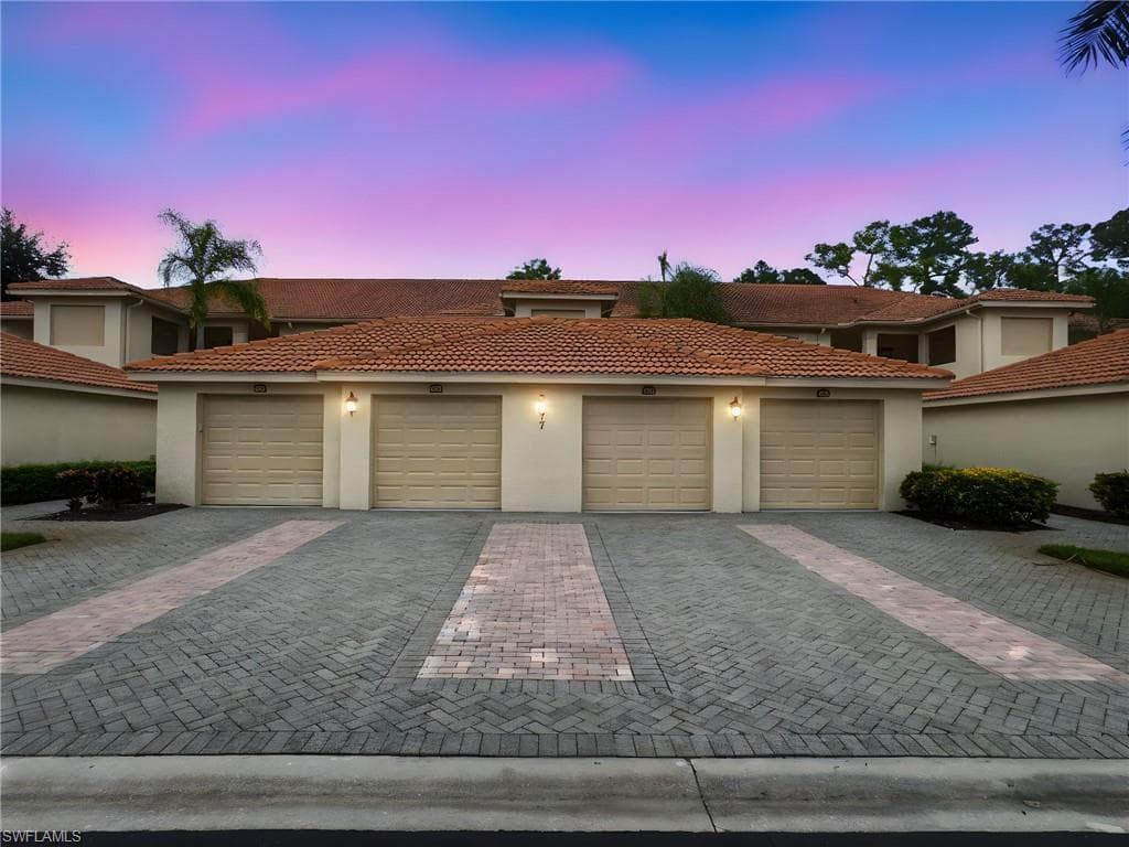 3977 Bishopwood Ct E 104, Naples, FL 34114-5