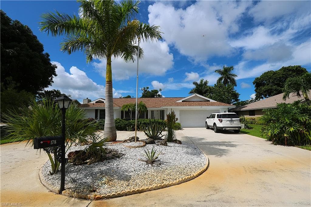 178 Torrey Pines Pt, Naples, FL 34113-2