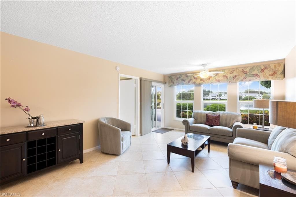 1708 Kings Lake Blvd 5, Naples, FL 34112-2