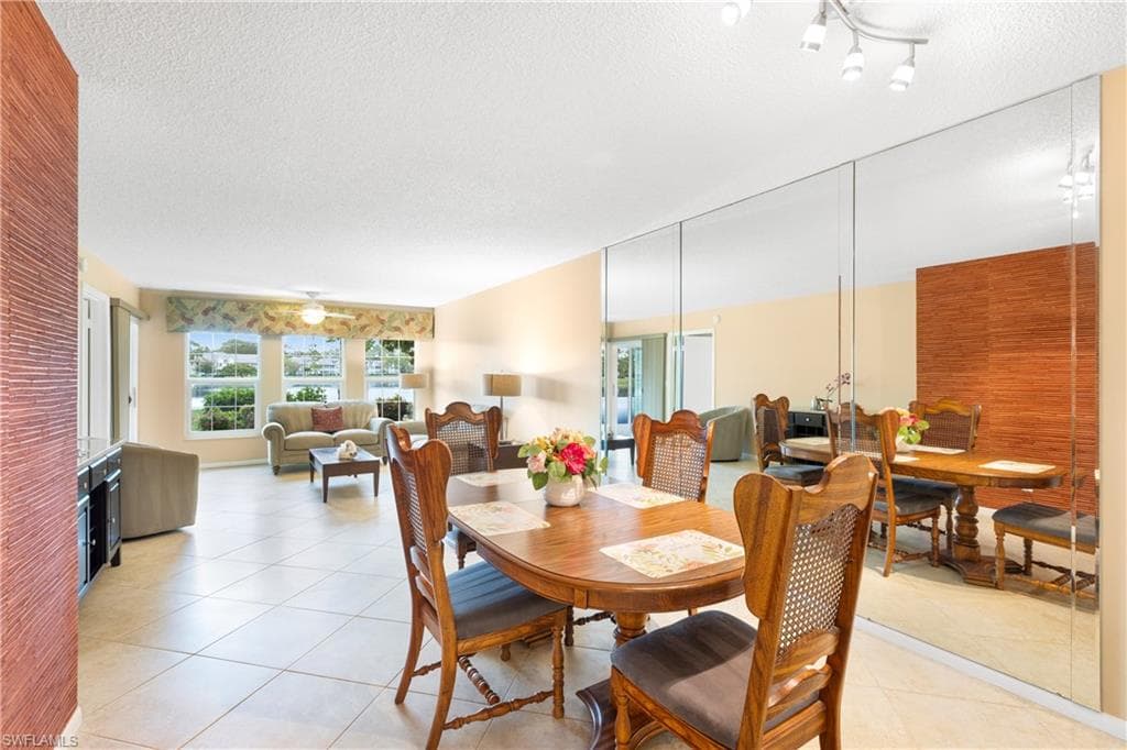 1708 Kings Lake Blvd 5, Naples, FL 34112-3
