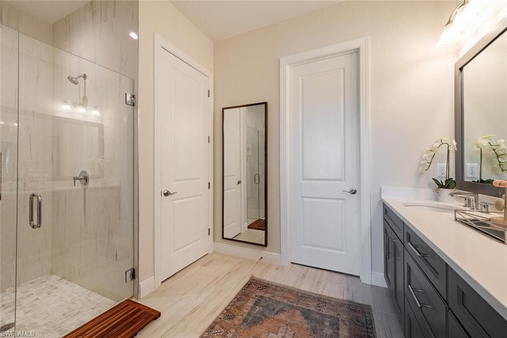 9213 Cayman Dr, Naples, FL 34114-10