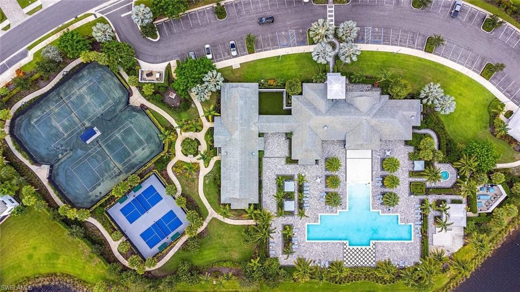 9213 Cayman Dr, Naples, FL 34114-18