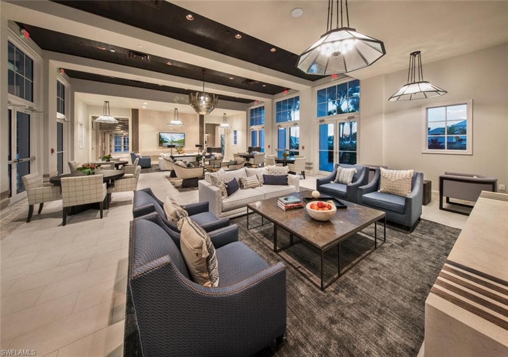 9213 Cayman Dr, Naples, FL 34114-21