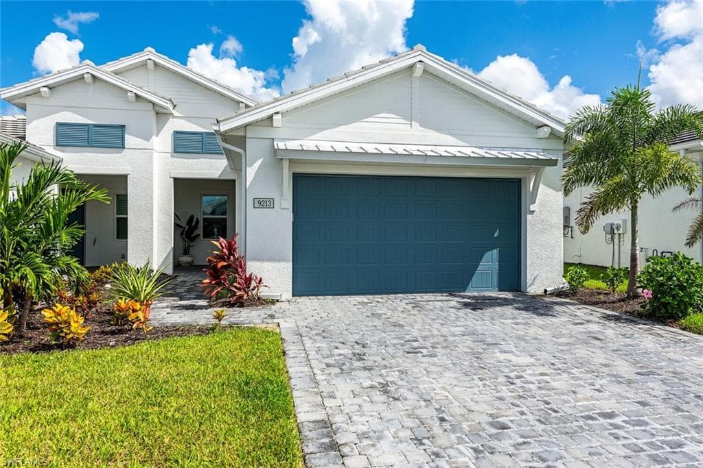 9213 Cayman Dr, Naples, FL 34114-3