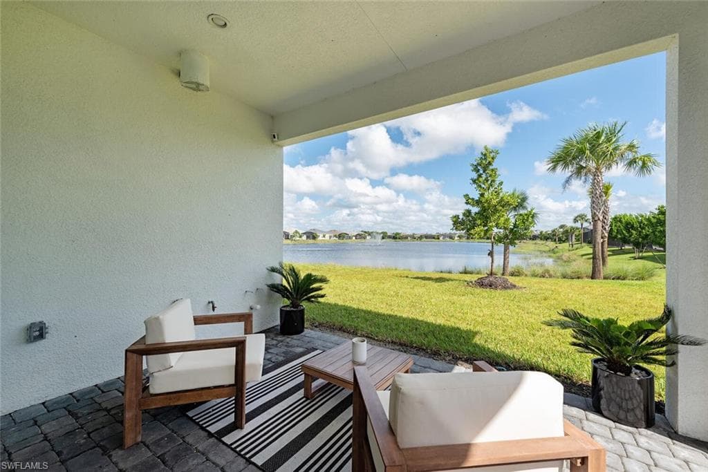 9213 Cayman Dr, Naples, FL 34114-5