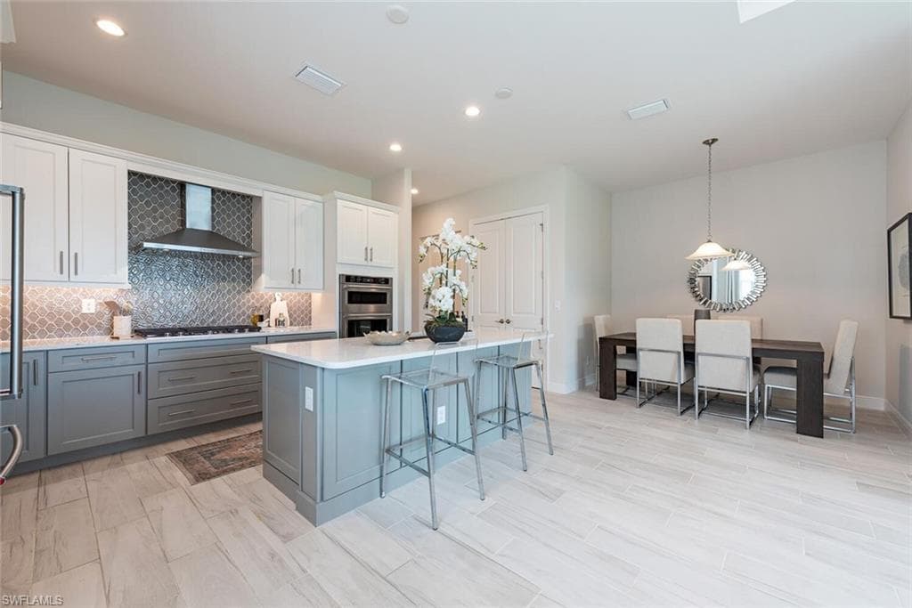 9213 Cayman Dr, Naples, FL 34114-8