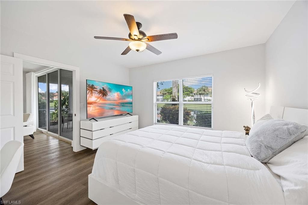 5040 Cedar Springs Dr 101, Naples, FL 34110-17