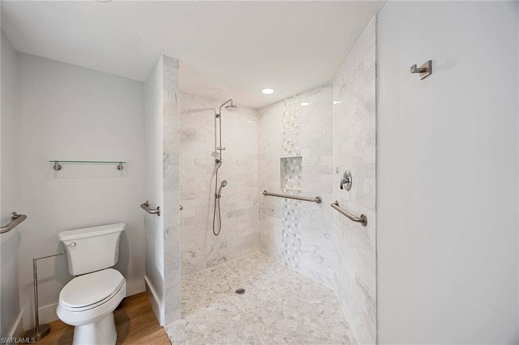 5040 Cedar Springs Dr 101, Naples, FL 34110-19