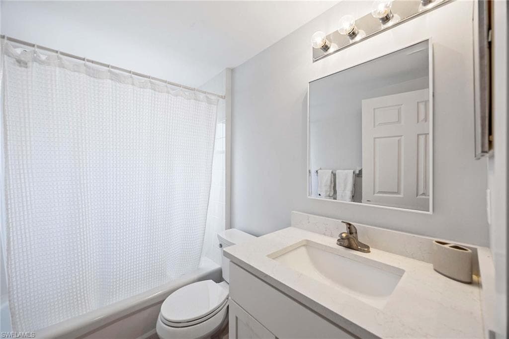 5040 Cedar Springs Dr 101, Naples, FL 34110-24