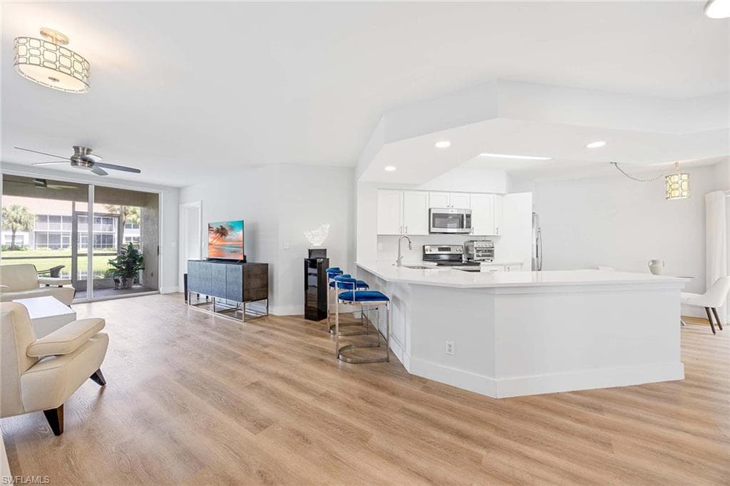 5040 Cedar Springs Dr 101, Naples, FL 34110-7