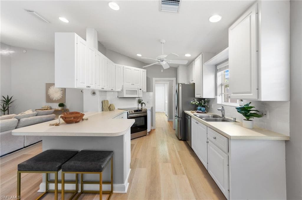 3238 Barbados Ln, Naples, FL 34119-9