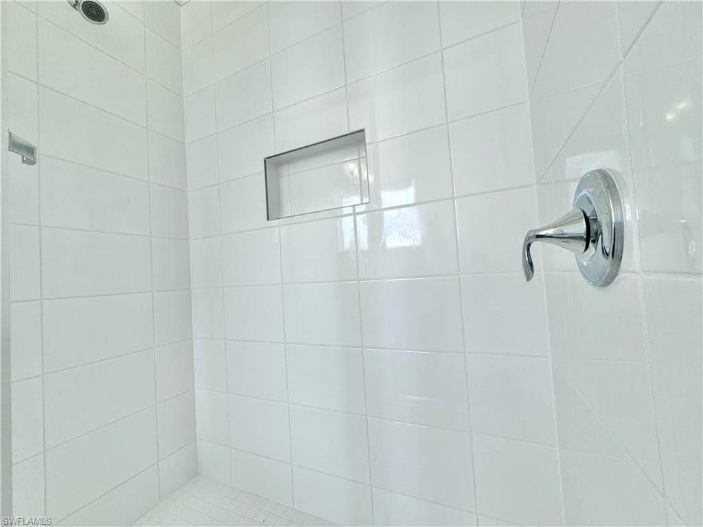 20885 Thistle Leaf Ln, Estero, FL 33928-33
