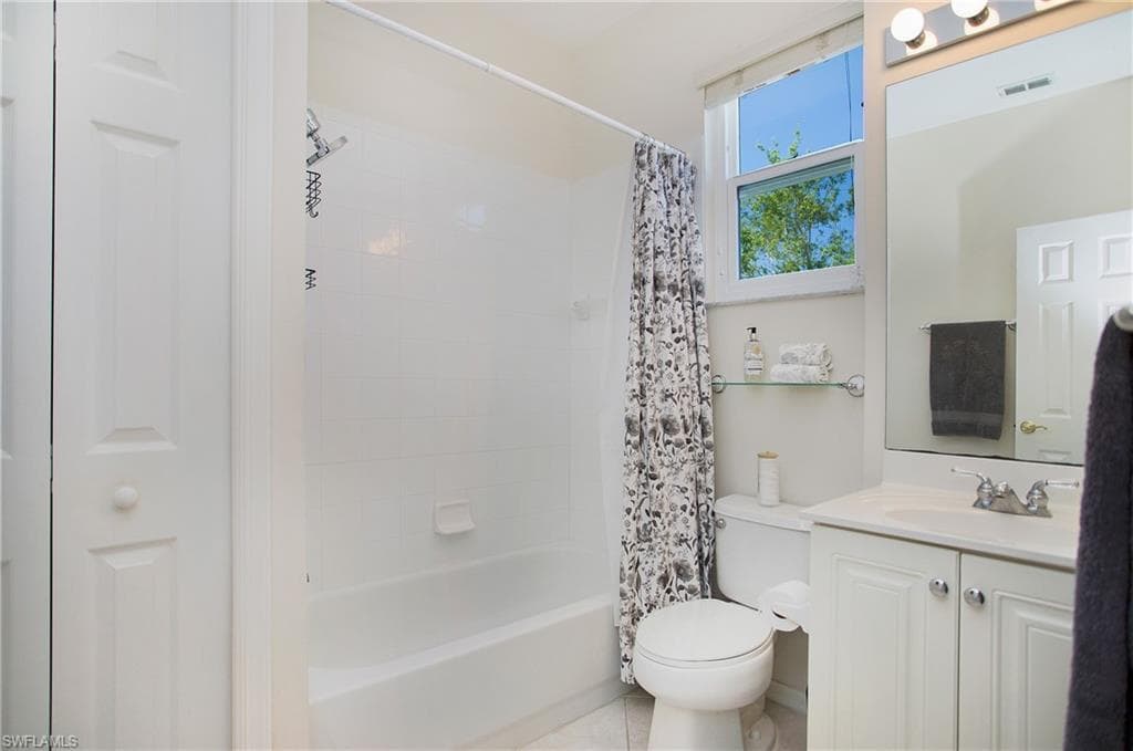 4690 Hawks Nest Way E-204, Naples, FL 34114-37