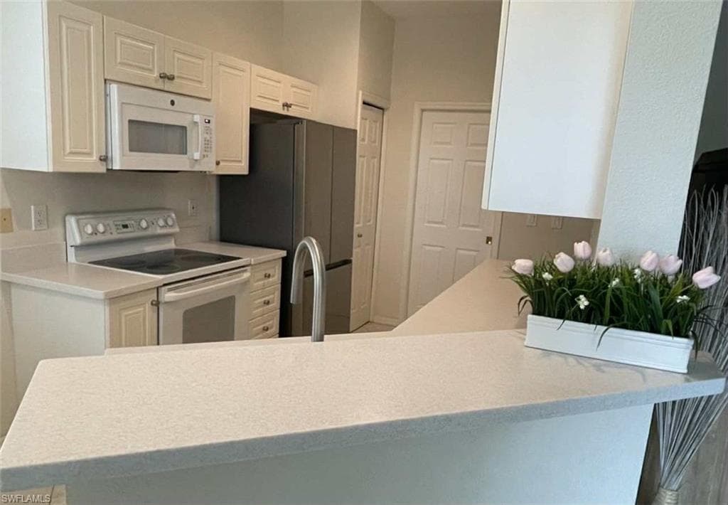 4690 Hawks Nest Way E-204, Naples, FL 34114-2