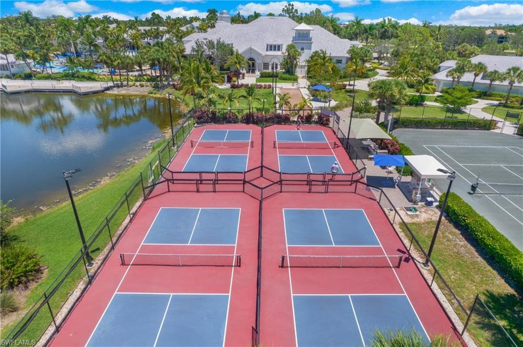 4690 Hawks Nest Way E-204, Naples, FL 34114-45