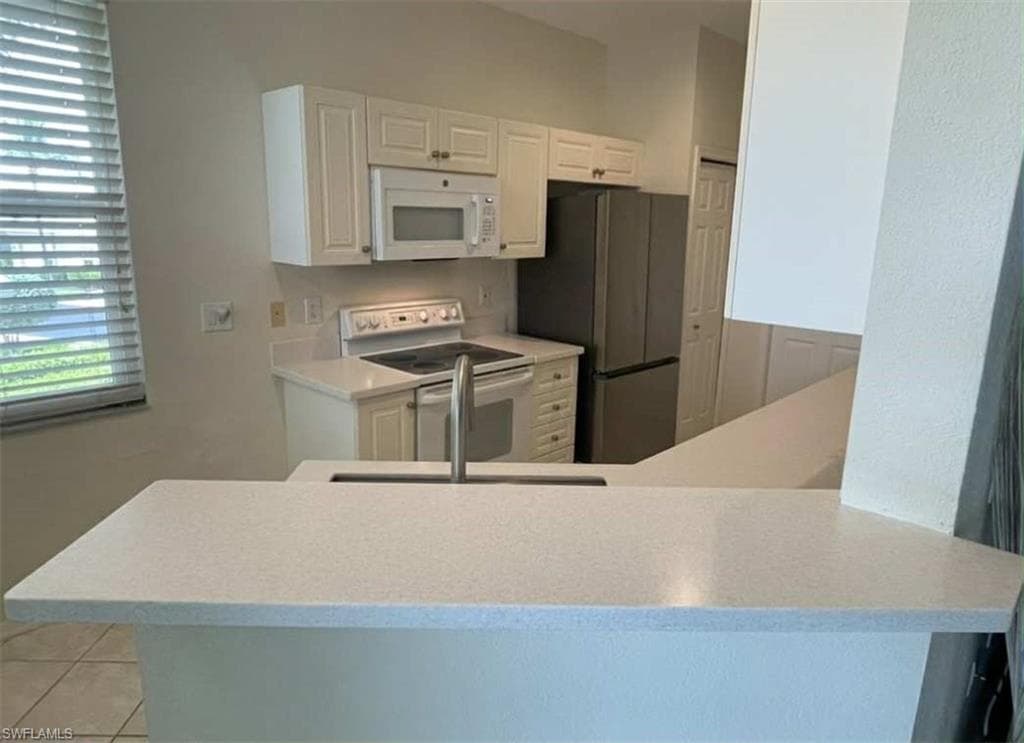 4690 Hawks Nest Way E-204, Naples, FL 34114-5