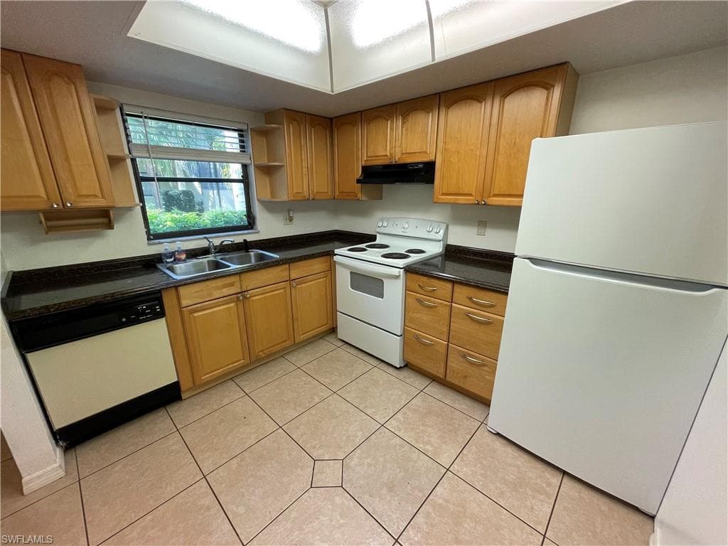 28150 Pine Haven Way 27, Bonita Springs, FL 34135-4