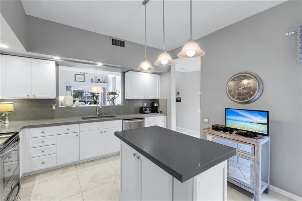 11626 Quail Village Way, Naples, FL 34119-15