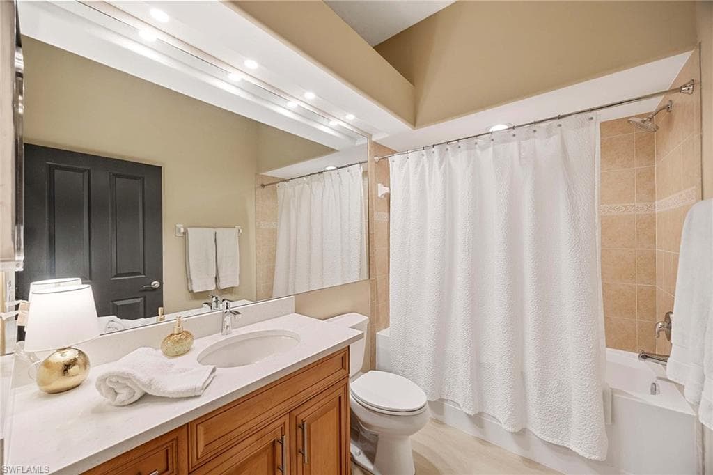 8551 Via Lungomare Cir 201, Estero, FL 33928-28