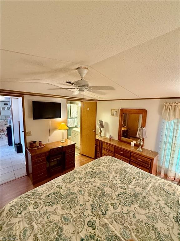 10491 Wales Loop, Bonita Springs, FL 34135-16