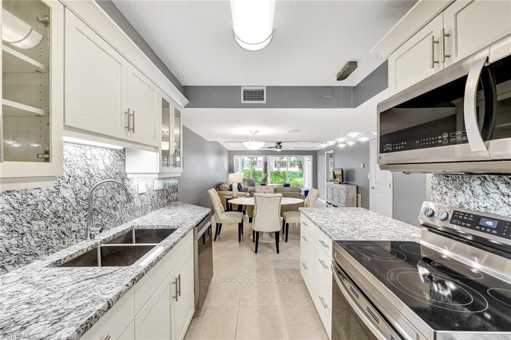 900 8th Ave S 104, Naples, FL 34102-9