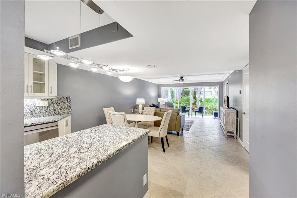 900 8th Ave S 104, Naples, FL 34102-10